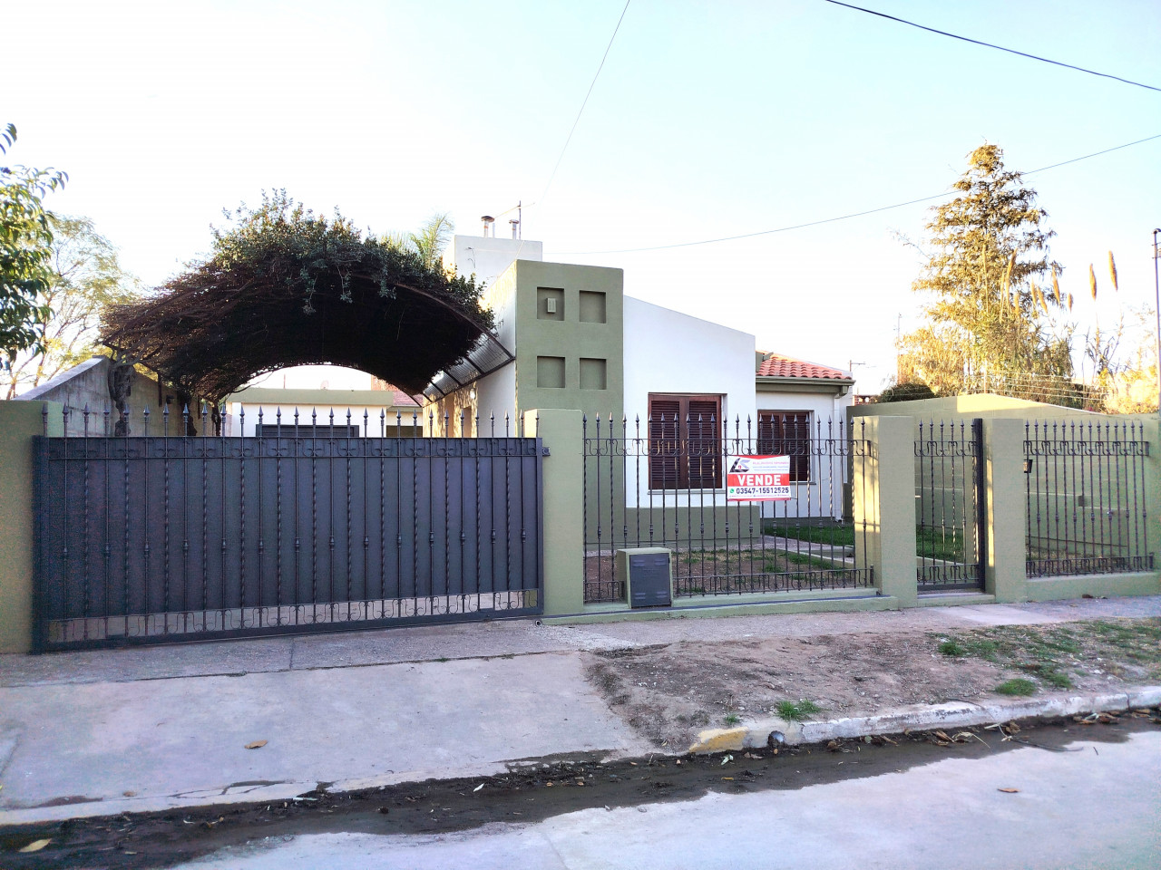 HERMOSA CASA EN BARRIO PORTALES DEL SOL - ALTA GRACIA - CORDOBA