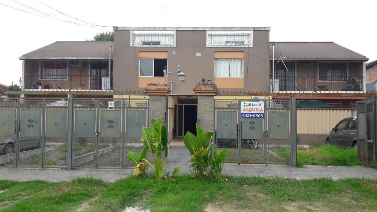Departamento 2 y medio ambientes con cochera en complejo . San Miguel